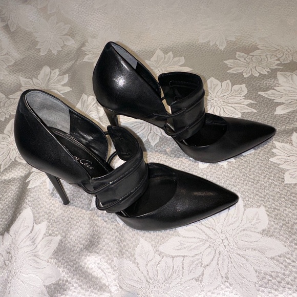 Kenneth Cole New York Wanda Leather Heels, Size 6.5, Black - Picture 3 of 16